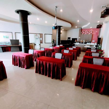 Os Hotel Tanjung Uncang Sagulung Extérieur photo