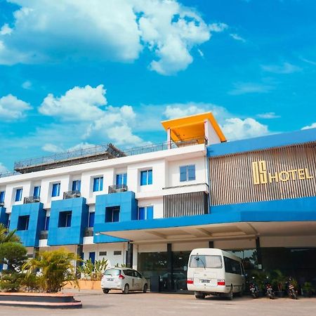 Os Hotel Tanjung Uncang Sagulung Extérieur photo