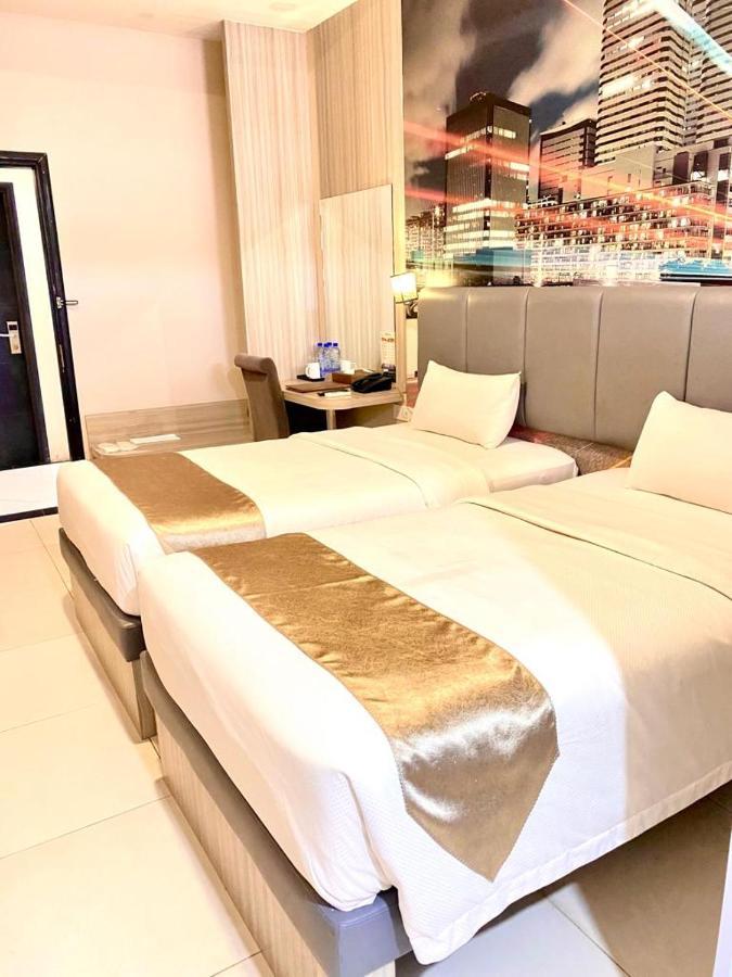 Os Hotel Tanjung Uncang Sagulung Extérieur photo