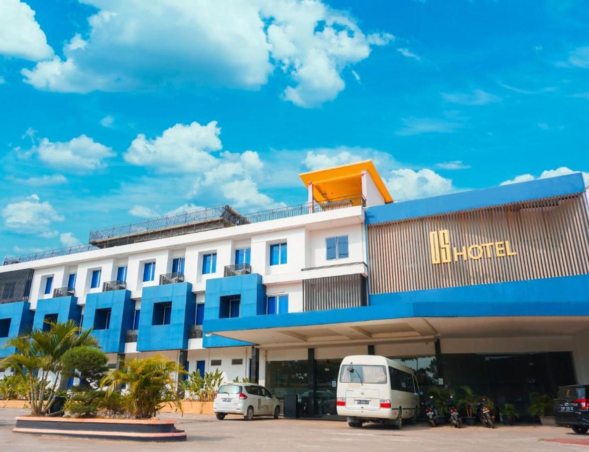 Os Hotel Tanjung Uncang Sagulung Extérieur photo