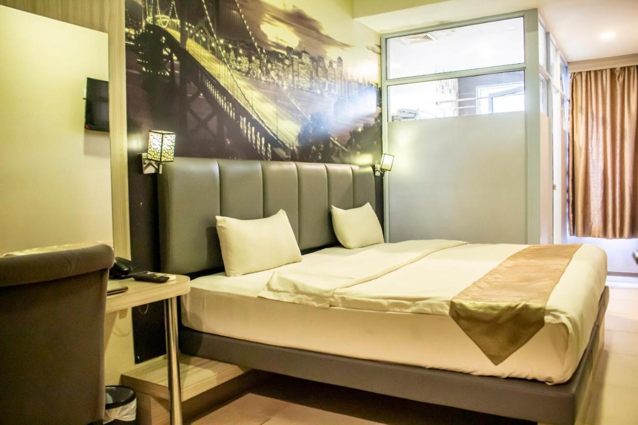 Os Hotel Tanjung Uncang Sagulung Extérieur photo