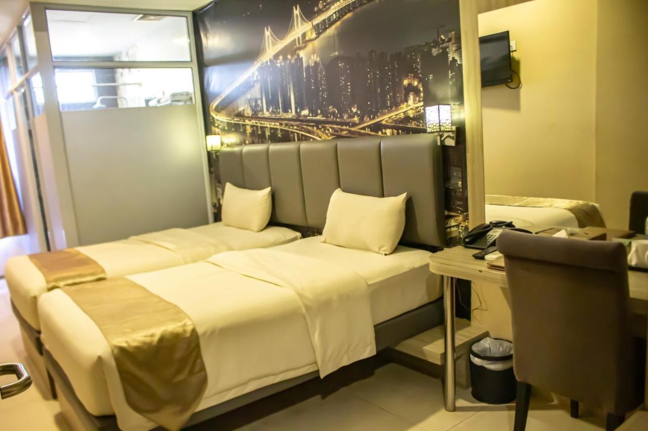 Os Hotel Tanjung Uncang Sagulung Extérieur photo